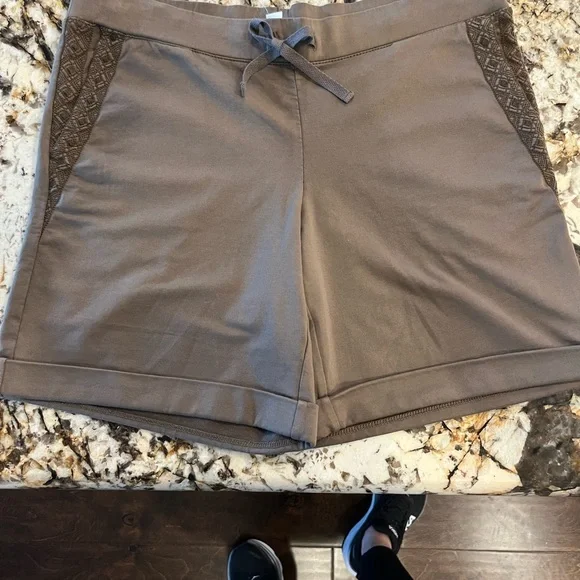 Cotton Blend Women’s Casual Shorts, J Jill, Embroidered Lace Detailed Pockets - Picture 2 of 10